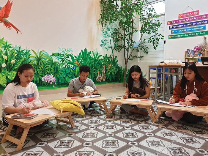 Tham gia hoạt động “Viết để hàn gắn tâm hồn”