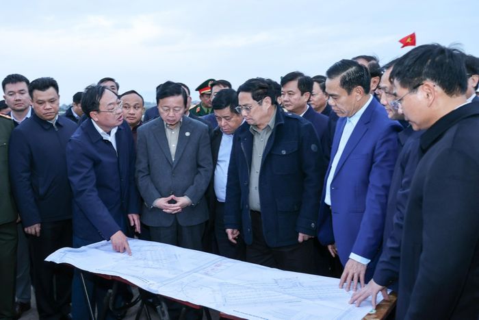 Chiều 28/1, sau khi kiểm tra các dự án thành phần thuộc dự án cao tốc Bắc - Nam phía đông giai đoạn 1 tại Thanh Hóa, Nghệ An, Thủ tướng Phạm Minh Chính đã đi kiểm tra, đôn đốc dự án cao tốc Bãi Vọt - Hàm Nghi thuộc dự án cao tốc Bắc - Nam phía đông giai đoạn 2 tại tỉnh Hà Tĩnh - Ảnh: VGP/Nhật Bắc