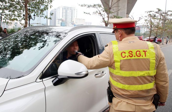 Đối với tất cả các trường hợp khả nghi, lực lượng chức năng đều yêu cầu dừng xe để kiểm tra nồng độ cồn