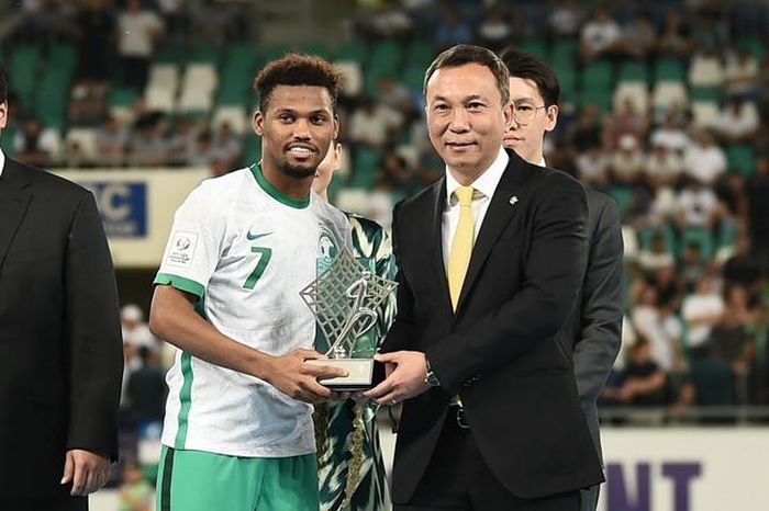 Ông Trần Quốc Tuấn (bên phải) sẽ có nhiệm kỳ thứ 4 liên tiếp tham dự Ban chấp hành AFC. Ảnh: AFC