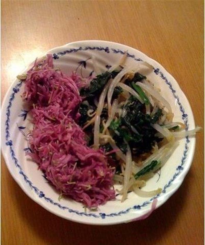 Salad hoa cúc chua. Đây là món ăn kèm nổi tiếng và phổ biến ở Nhật Bản.