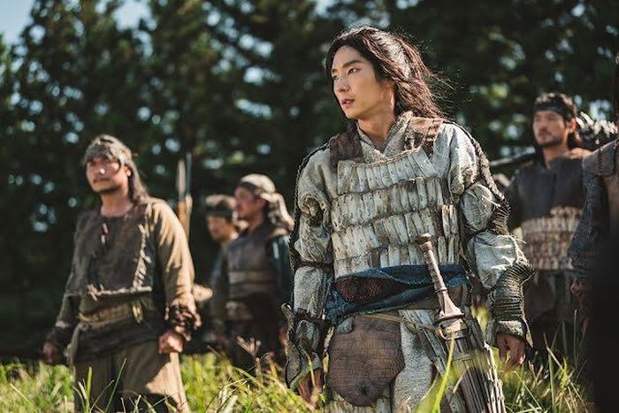 Lee Joon Gi trên phim trường Biên niên sử Arthdal mùa 2