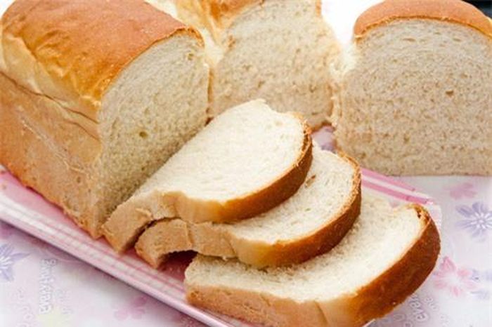 Khi để trong tủ lạnh, bánh mì sẽ nhanh bị khô và cứng