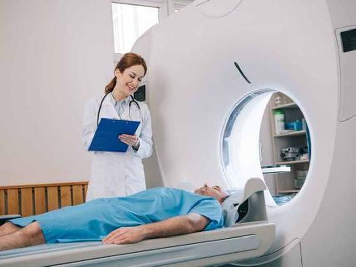 Khám sức khỏe định kỳ sàng lọc các bệnh không lây nhiễm (ung thư, tiểu đường, cao huyết áp …) là cách để duy trì và nâng cao sức khỏe cho bản thân.
