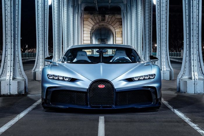  Bugatti Chiron Profileé có khả năng tăng tốc từ 0 lên 100 km/h chỉ trong 2,3 giây, trước khi đạt được vận tốc tối đa được giới hạn điện tử ở mức 380 km/h. 