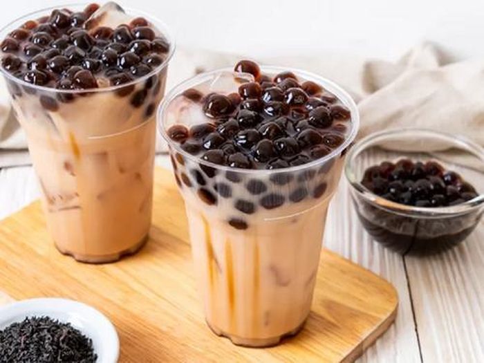 Hóa ra, cô gái rất thích trà sữa nên ngày nào cũng mua về uống để nạp năng lượng. Trà sữa hương vị hấp dẫn song chứa lượng đường trung bình cao tới 13,2mg/100ml. (Ảnh minh họa)