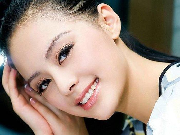 Đây được xem là biểu tượng cho vẻ đẹp thuần Á Đông với nhiều phẩm chất đáng quý như dịu dàng, chung thủy, biết vun vén, chăm sóc người khác.