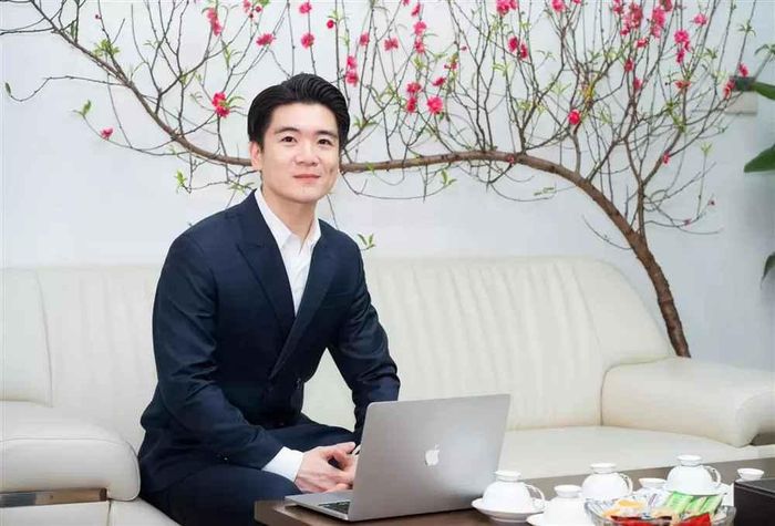 Dưới bình luận, rất nhiều người vào bày tỏ ghen tị trước tình cảm gắn bó của 2 chàng thiếu gia. Được anh trai nhắn nhủ chân thành, Đỗ Vinh Quang sau đó đã gửi lời cảm ơn.