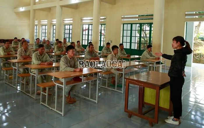 Mỗi tuần, học viên được học 2 buổi giáo dục nhân cách.