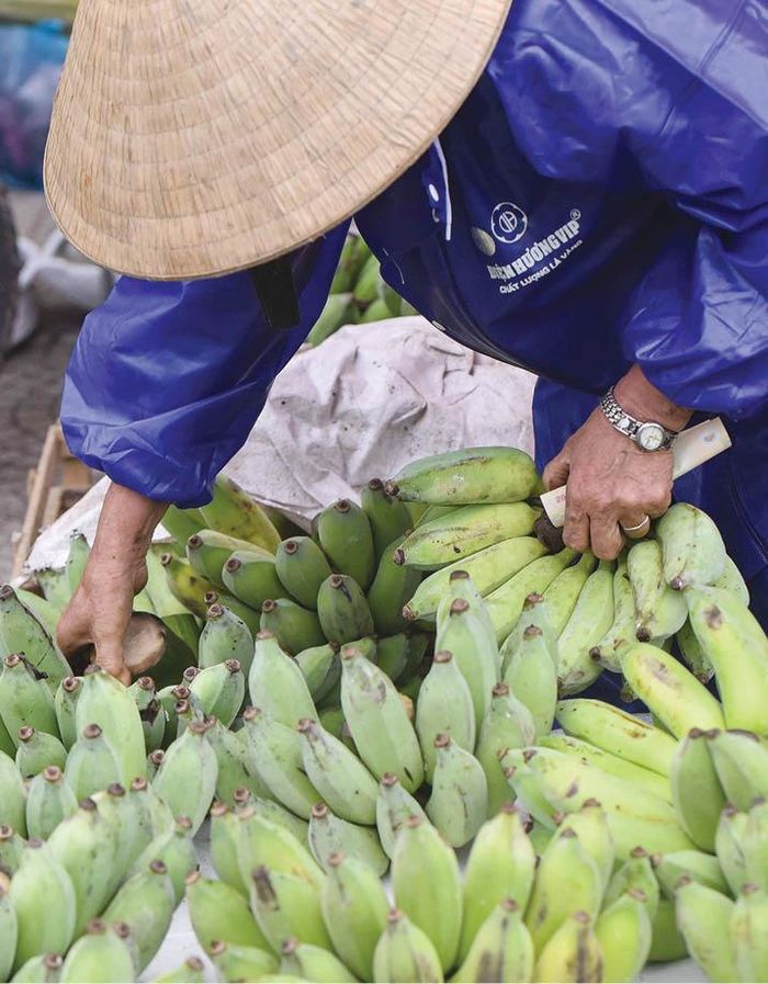 Trầu cau, hoa, chuối... trong phiên chợ đầu năm