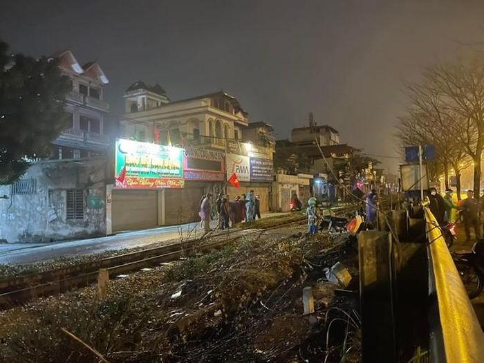 Xe máy thiếu quan sát đã va chạm với tàu hỏa, may không thiệt hại về người