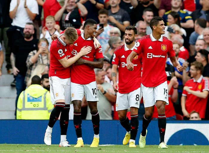  Manchester United xếp sau ngay sau Barcelona trong danh sách với quỹ lương ở mức 454 triệu euro, cao nhất tại Ngoại hạng Anh. "Quỷ đỏ" tiêu tốn tiền để trả lương cho các ngôi sao có thu nhập cao như Cristiano Ronaldo, David de Gea hay Jadon Sancho, Raphael Varane ở mùa giải 2021/22. 