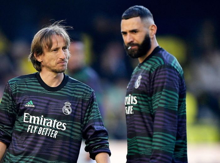  Real Madrid chi 519 triệu euro để trả lương cho các cầu thủ trong mùa giải năm ngoái, cao thứ hai bóng đá thế giới. Eden Hazard đang là cầu thủ nhận lương cao nhất tại sân Bernabeu với mức thu nhập 22,9 triệu euro/mùa (sau thuế). Cả Luka Modric và Karim Benzema đều có thu nhập ở mức 16,6 triệu euro/mùa. 