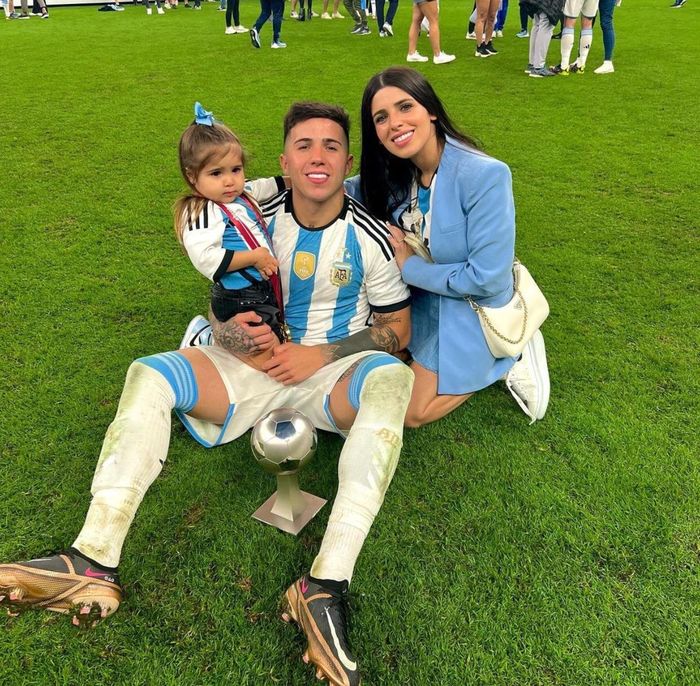 Cuối cùng của danh sách này là vụ chuyển nhượng kỷ lục của Anh - Enzo Fernandez chuyển từ Benfica sang Chelsea trong những giờ cuối cùng của kỳ chuyển nhượng.