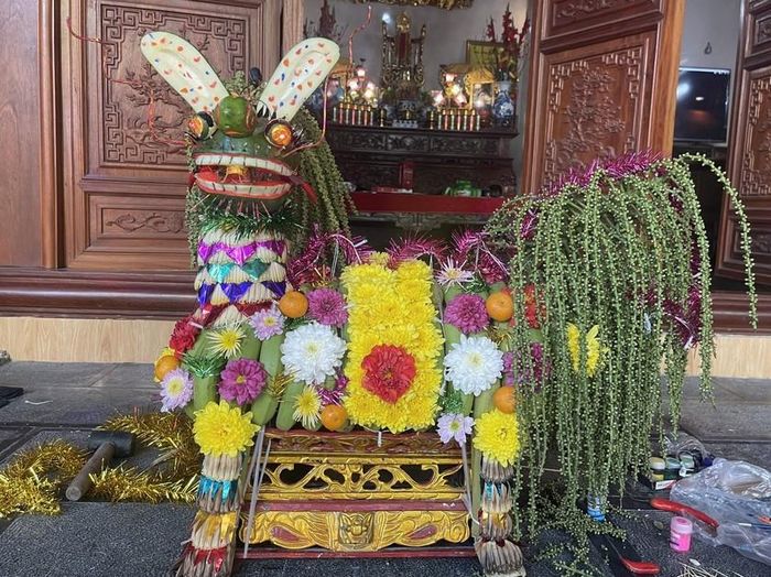 Long mã là một trong tứ linh – hội tụ tất cả những phẩm chất tốt đẹp, với sự kết hợp đặc biệt giữa rồng, lân và ngựa, qua bàn tay khéo léo của người làm nghề.