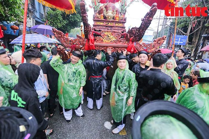 Lễ rước kiệu Thánh và lễ hội Đền Và là di sản văn hóa phi vật thể vô cùng quý báu.