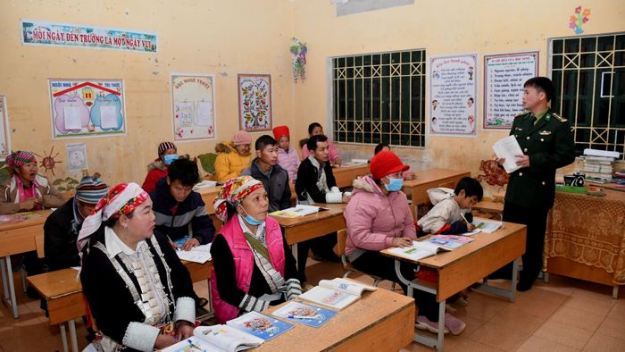 Người dân thôn Nậm Giang 2 luôn khát khao học chữ.