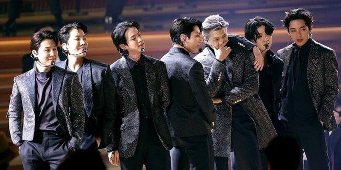 BTS tạm dừng hoạt động nhóm kể từ khi Jin lên đường thực hiện nghĩa vụ quân sự