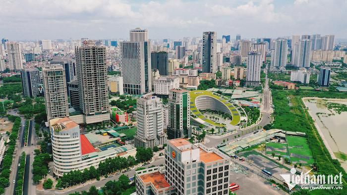 Từ góc độ kinh tế cũng như xã hội, có thể coi đất thương mại, dịch vụ là “con gà đẻ trứng kim cương”. Ảnh: Hoàng Hà.