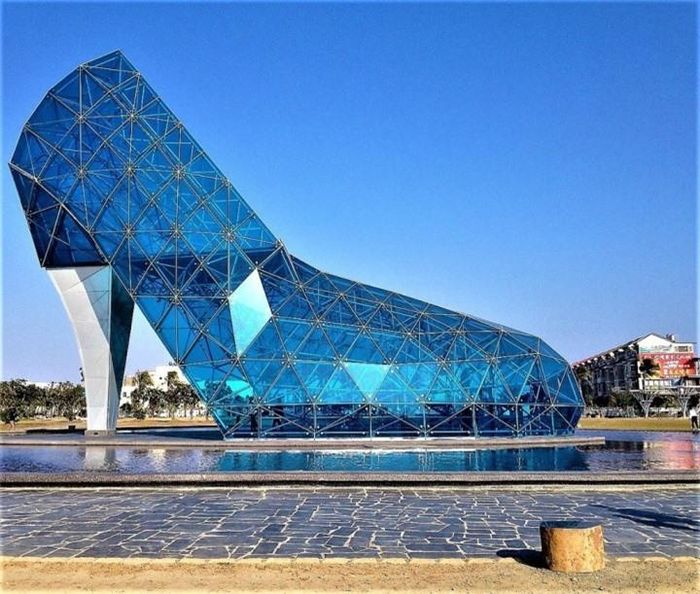 Mặc dù được biết đến như một nhà thờ, nhưng nó không phải là nơi thờ cúng chính thức mà chủ yếu để du khách đến tham quan, chụp ảnh.