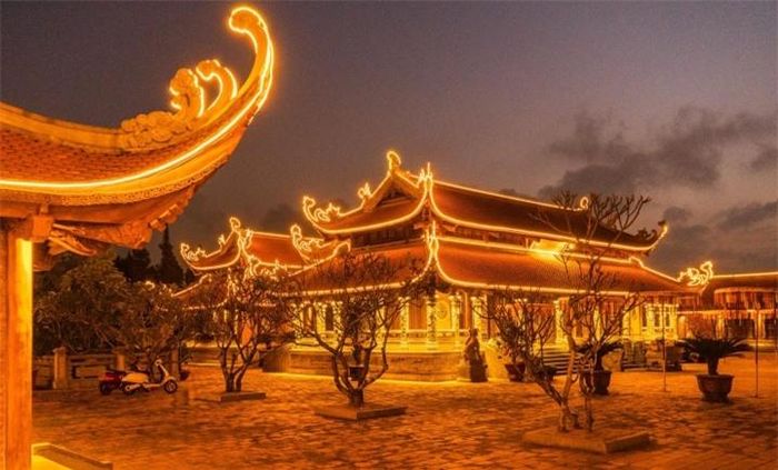 Những bức ảnh ấn tượng được cho ra đời tại đền. (Ảnh: Đền Xương Giang)