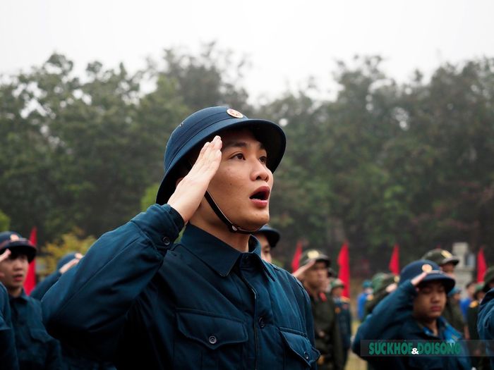 Với tinh thần trách nhiệm cao, phát huy truyền thống, cả hệ thống chính trị quận đã tham gia và hoàn thành xuất sắc nhiệm vụ này. Các thanh niên nhập ngũ năm nay đều yên tâm tư tưởng, xác định rõ nghĩa vụ và trách nhiệm của mình, sẵn sàng lên đường nhập ngũ, thực hiện lý tưởng cao đẹp của người thanh niên đối với Tổ quốc, tân binh Nguyễn Duy Tuấn (phường Yên Hòa, Cầu Giấy) chia sẻ.