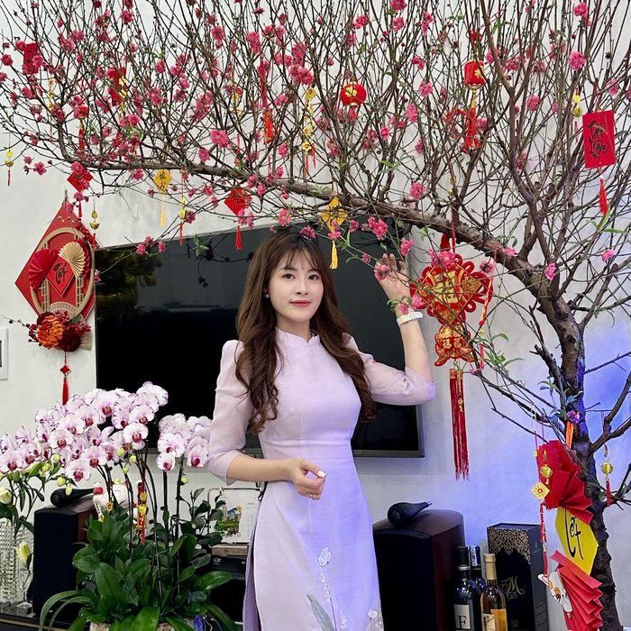 Nhan sắc mĩ miều của bà mẹ U40 sinh 3 con.