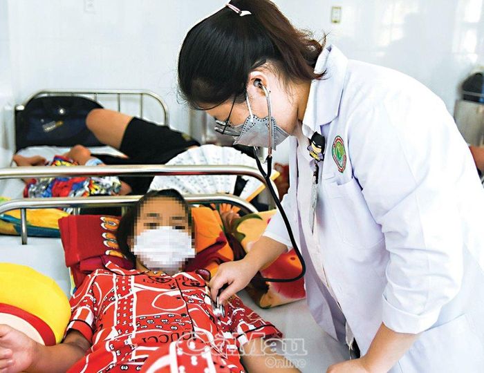 Khi người dân có các biểu hiện như sốt cao liên tục không rõ nguyên nhân trong 3 ngày, mệt mỏi…, cần đến ngay cơ sở y tế gần nhất thăm khám để điều trị kịp thời. 