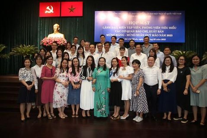 Lãnh đạo TPHCM với các phóng viên, biên tập viên tiêu biểu