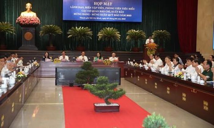 Quang cảnh buổi họp mặt báo chí