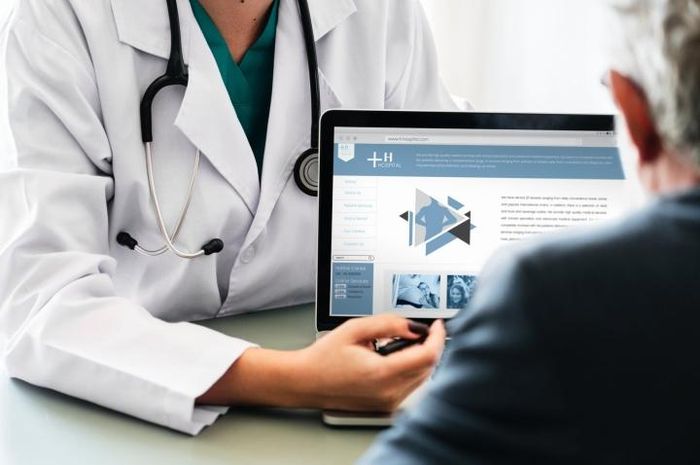 Ngoài việc trở thành trợ lý ảo cho bệnh nhân, ChatGPT cũng có thể đóng vai trò trợ lý giúp các chuyên gia y tế đưa ra phát đồ điều trị.