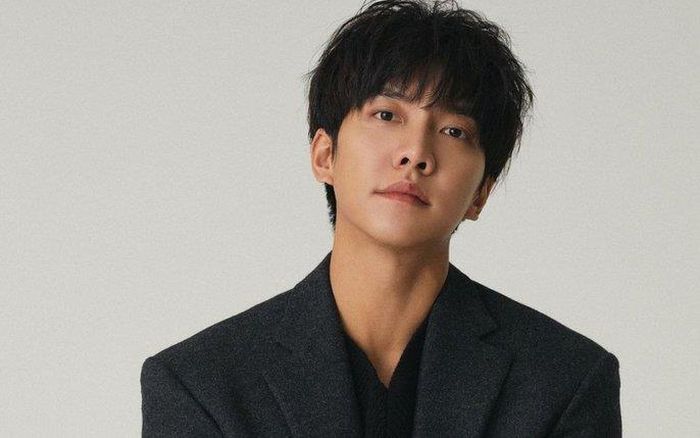 Lee Seung Gi và Lee Da In thừa nhận hẹn hò vào tháng 5/2021.
