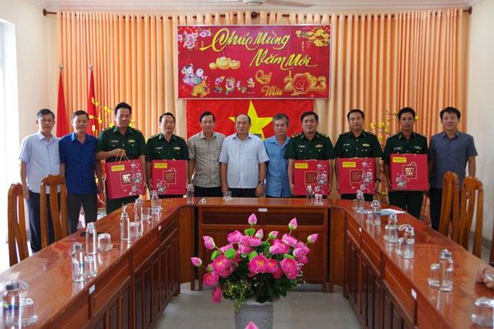 Ban Nội chính Tỉnh ủy Đồng Tháp thăm, chúc Tết các Đồn biên phòng