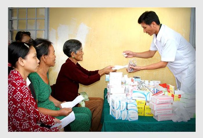 Quân y Bộ đội Biên phòng khám bệnh, cấp thuốc miễn phí cho dân nghèo
