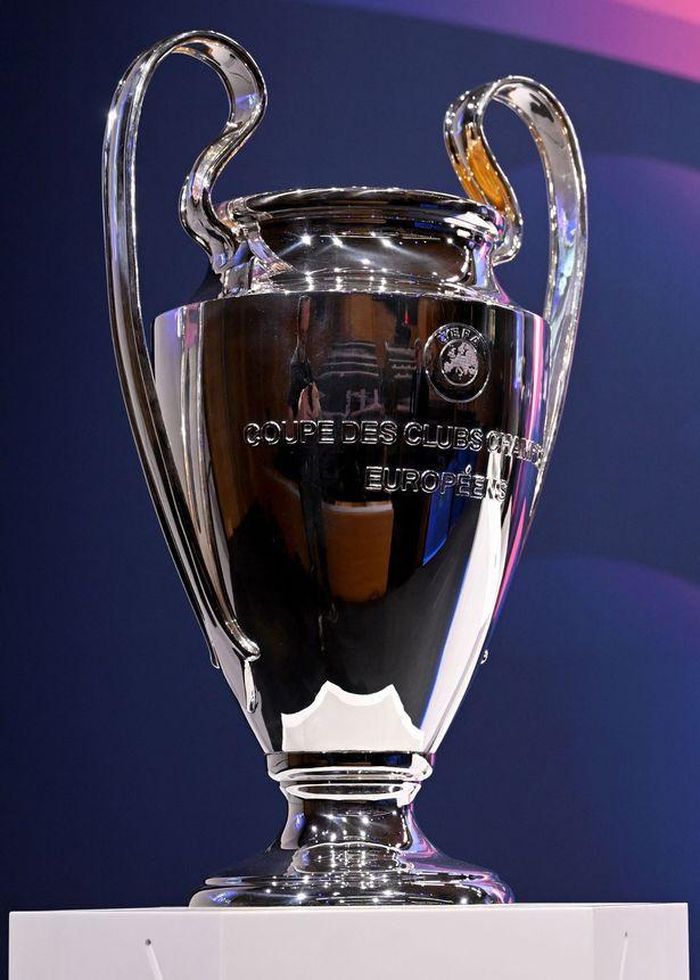 Các quy định của UEFA quy định hai câu lạc bộ thuộc sở hữu của cùng một người, dù trực tiếp hay gián tiếp đều không thể thi đấu tại Champions League cùng một lúc