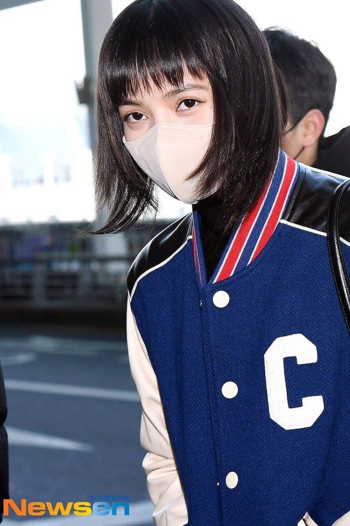 Lisa (Blackpink) tại sân bay ngày 9/2