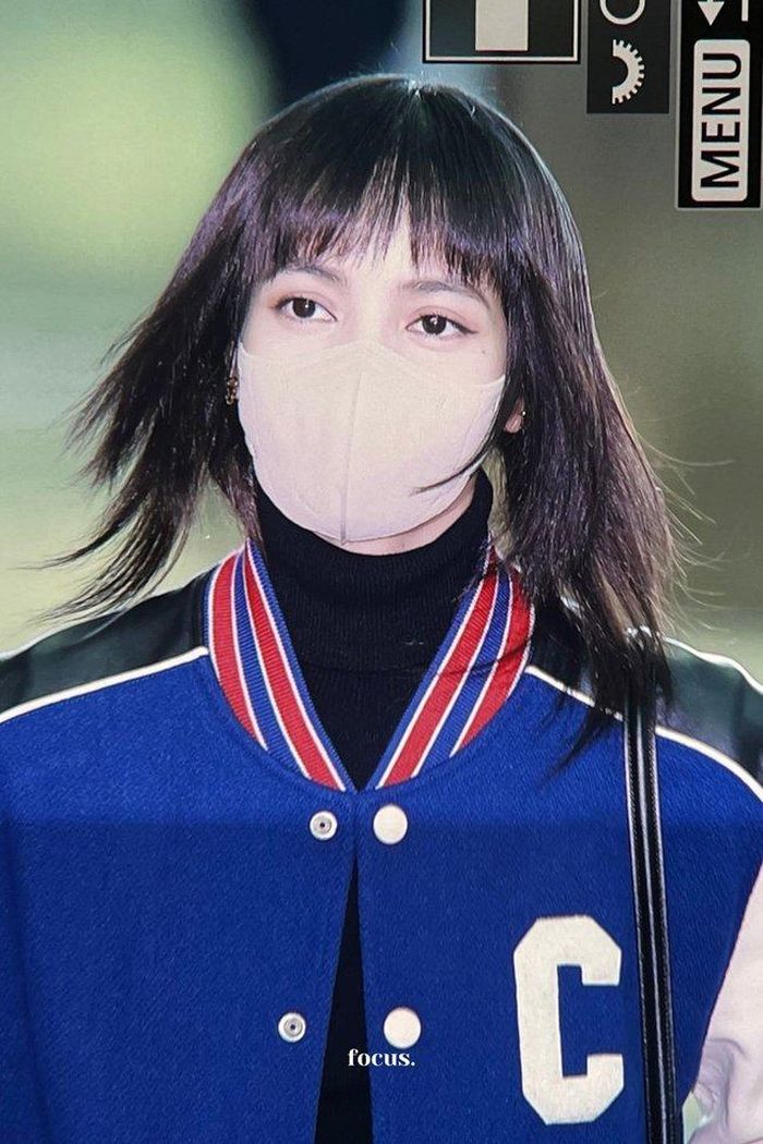 Lisa (Blackpink) tại sân bay ngày 9/2