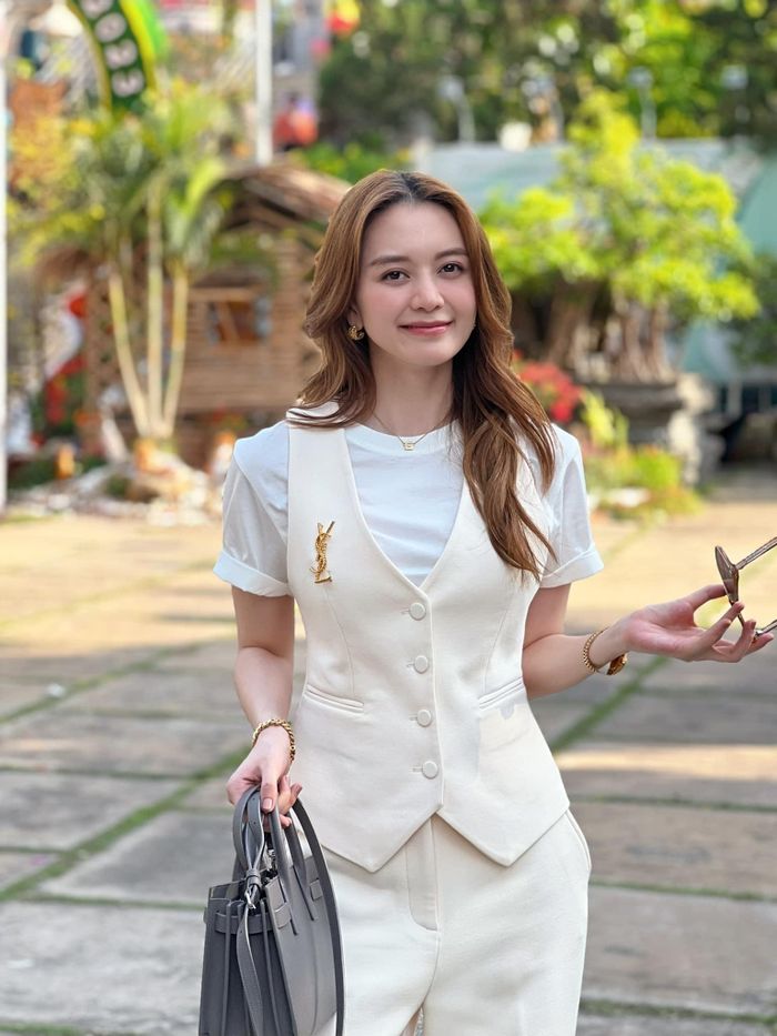 Có thể thấy, nhan sắc của chị em Thiều Bảo Trang và Thiều Bảo Trâm đúng một chín một mười, một người.