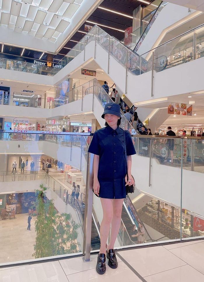Lệ Quyên viết: "Ngày em đánh rơi nụ cười vào anh".
