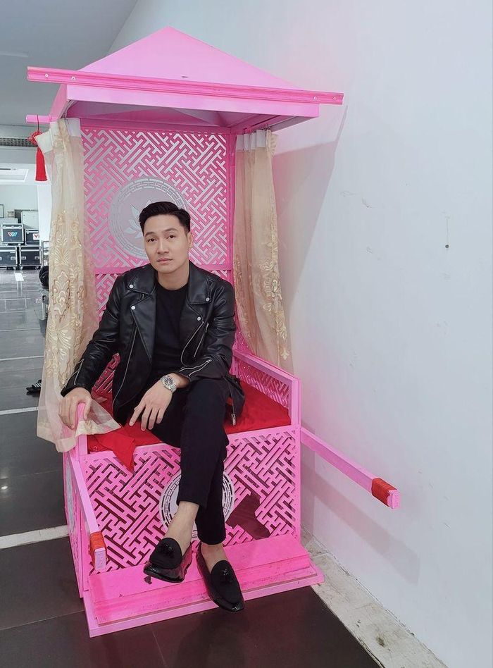 Mạnh Trường mặt đầy tâm trạng.