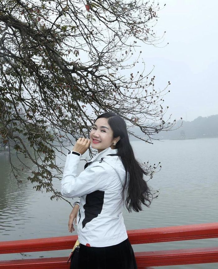 NSND Thu Hà gây thương nhớ với nhan sắc rạng rỡ, trẻ trung ở tuổi 54.