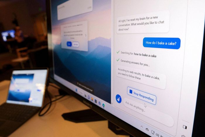  Mô hình ngôn ngữ AI trong Microsoft Edge có cách tương tác bằng trò chuyện giống ChatGPT. Ảnh: CNN. 