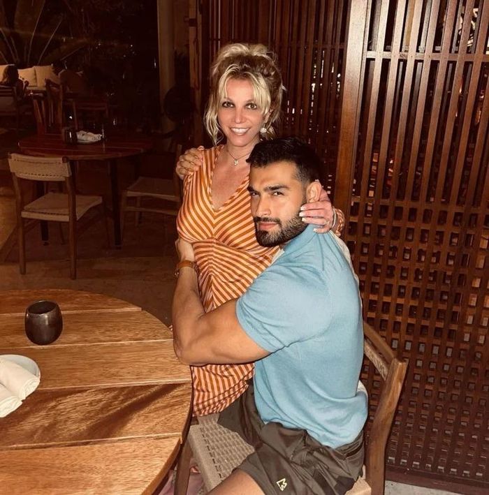  Sam Asghari luôn bên cạnh động viên vợ. Ảnh: Page Six. 