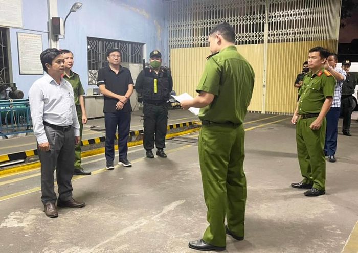 Cơ quan CSĐT Công an TP Đà Nẵng thi hành quyết định khởi tố bị can, lệnh bắt bị can để tạm giam đối với ông N.T.
