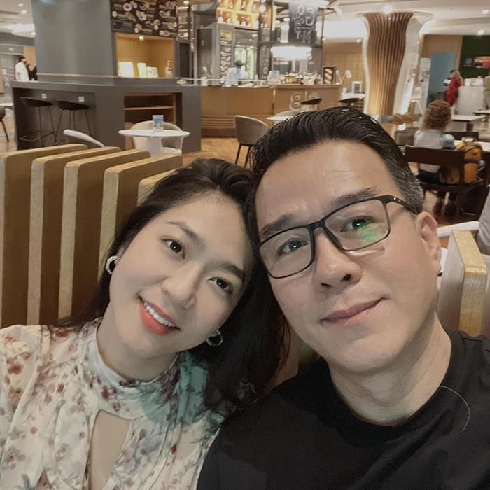 Đôi khi là những buổi đi dã ngoại, picnic đơn giản nhưng vô cùng hạnh phúc. Gần đây, cả hai có chuyến du lịch Nhật Bản kết hợp lựa chọn cá Koi cho trang trại của mình.