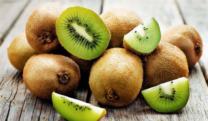 Kiwi: Vỏ quả kiwi là đặc biệt tốt cho sức khỏe, bởi nó rất giàu vitamin, khoáng chất và chất chống oxy hóa. Các thành phần có trong vỏ quả kiwi có khả năng cải thiện sức khỏe tim mạch và mang lại nhiều lợi ích khác cho cơ thể. Ảnh minh họa.