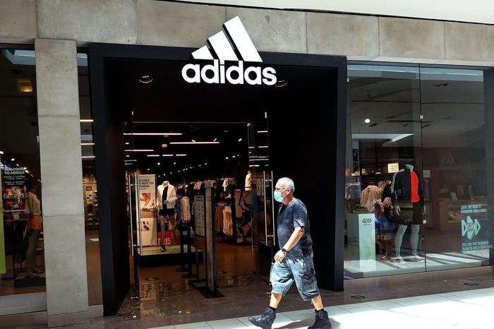 adidas tìm cách sử dụng lại các thiết kế của Yeezy. Ảnh: CNN.