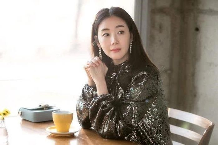 Nhan sắc chẳng chút thay đổi của nữ diễn viên sau 30 năm hoạt động trong làng giải trí
