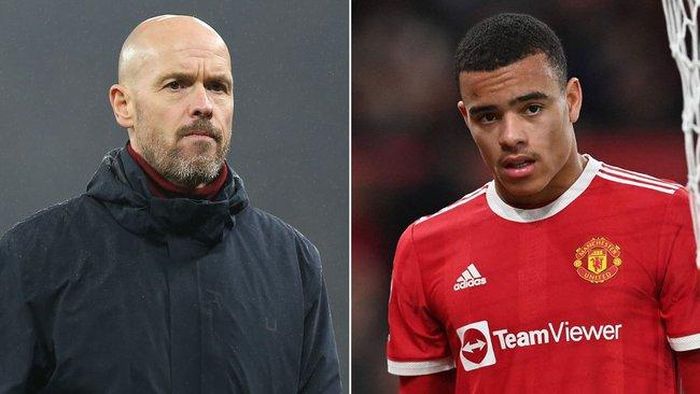 HLV Ten Hag đối thoại với Mason Greenwood.