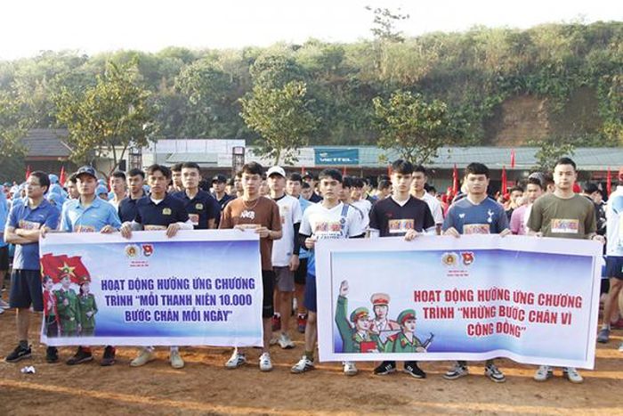 CBCS Công an tỉnh Sơn La hăng hái tham gia Ngày chạy năm nay.